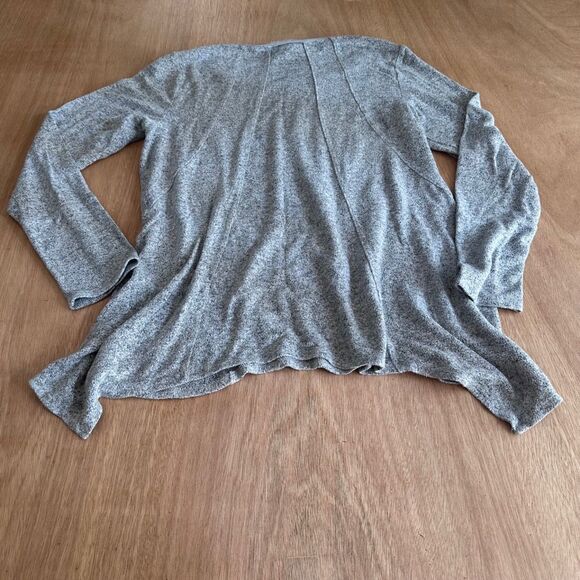 Simply Vera Vera Wang Gray Long Sleeve Asymmetrical Hem Top Women’s L - Picture 2 of 5